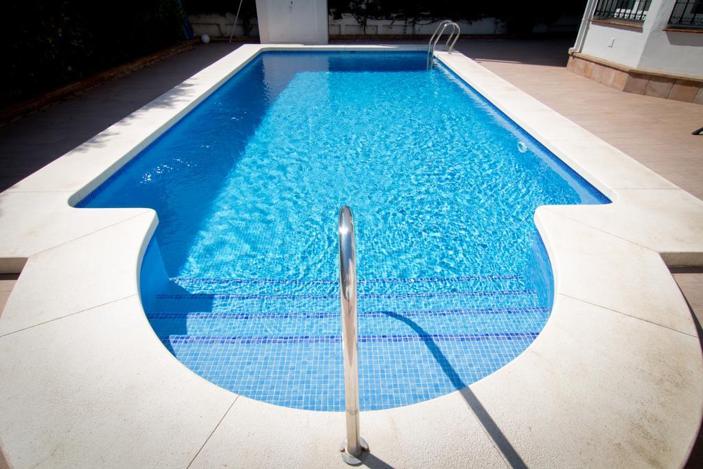Villa In Center With Pool And Close Beach