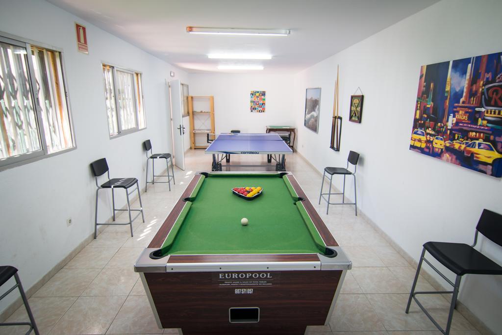 In Center With Pool And Close Beach